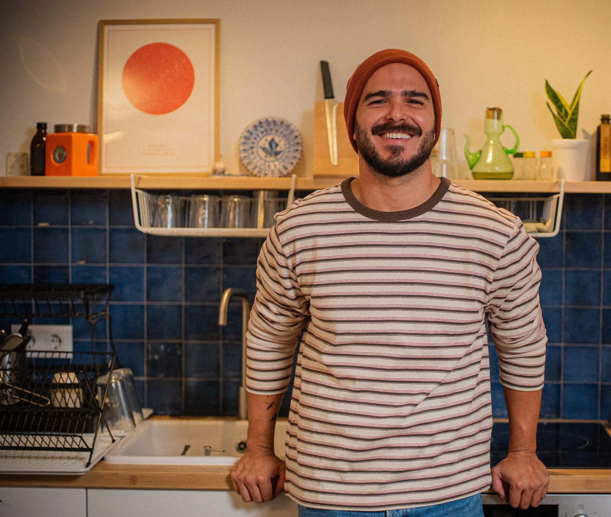 Francisco Ruiz en su cocina, en Barcelona