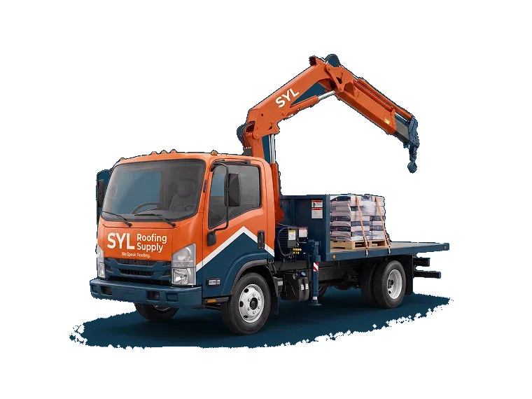 Camión grúa naranja y azul de SYL Roofing Supply con palés de tejas